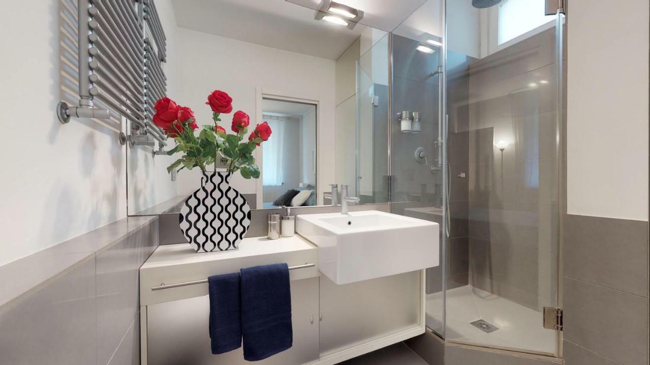 Design Apartment Near Duomo Square Milano Esterno foto