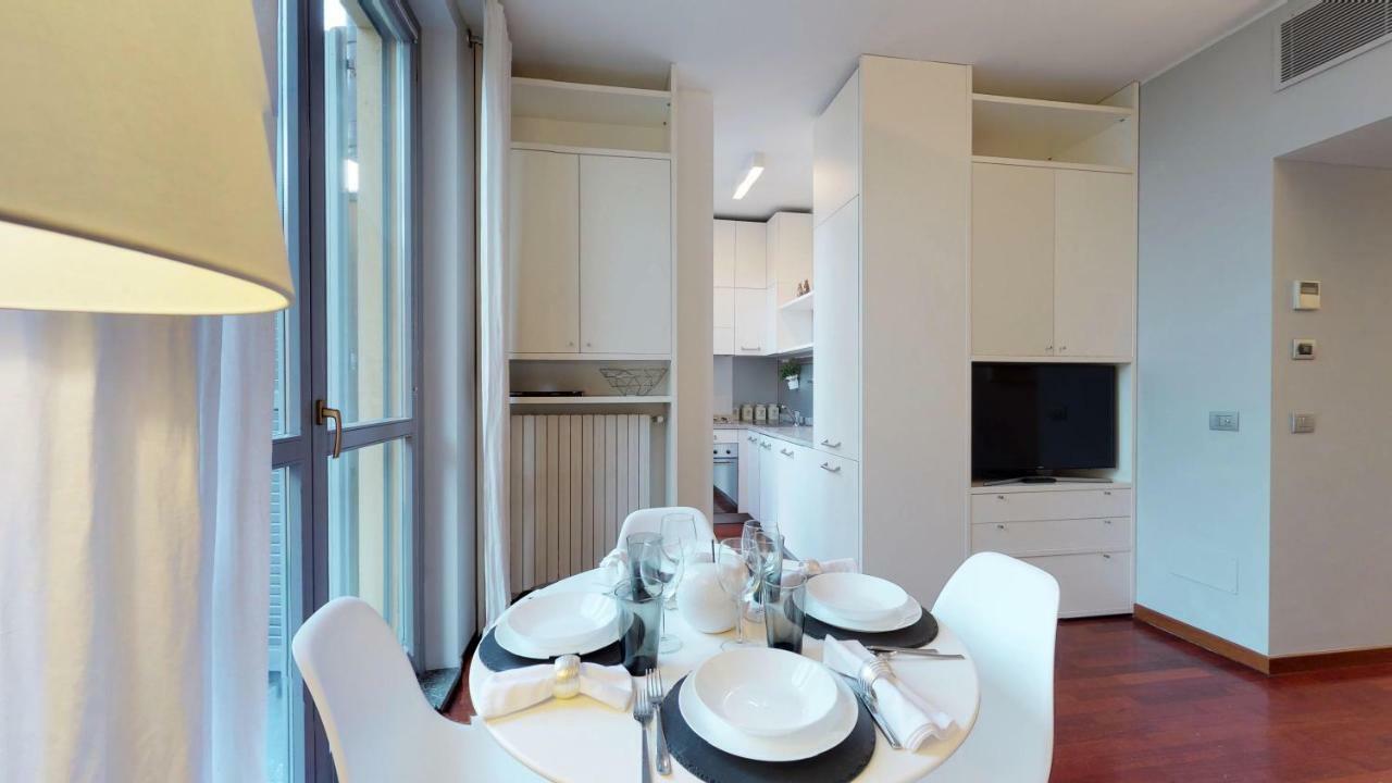 Design Apartment Near Duomo Square Milano Esterno foto